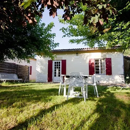 Holiday home Aux Tuileries Noaillan